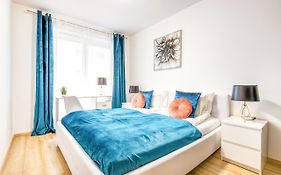 Modern Apartment With Free Garage And Balcony In The Downtown