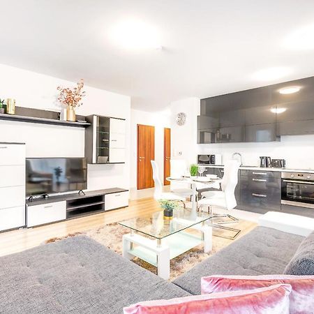 Modern Apartment With Free Garage And Balcony In The Downtown Budapesta Exterior foto