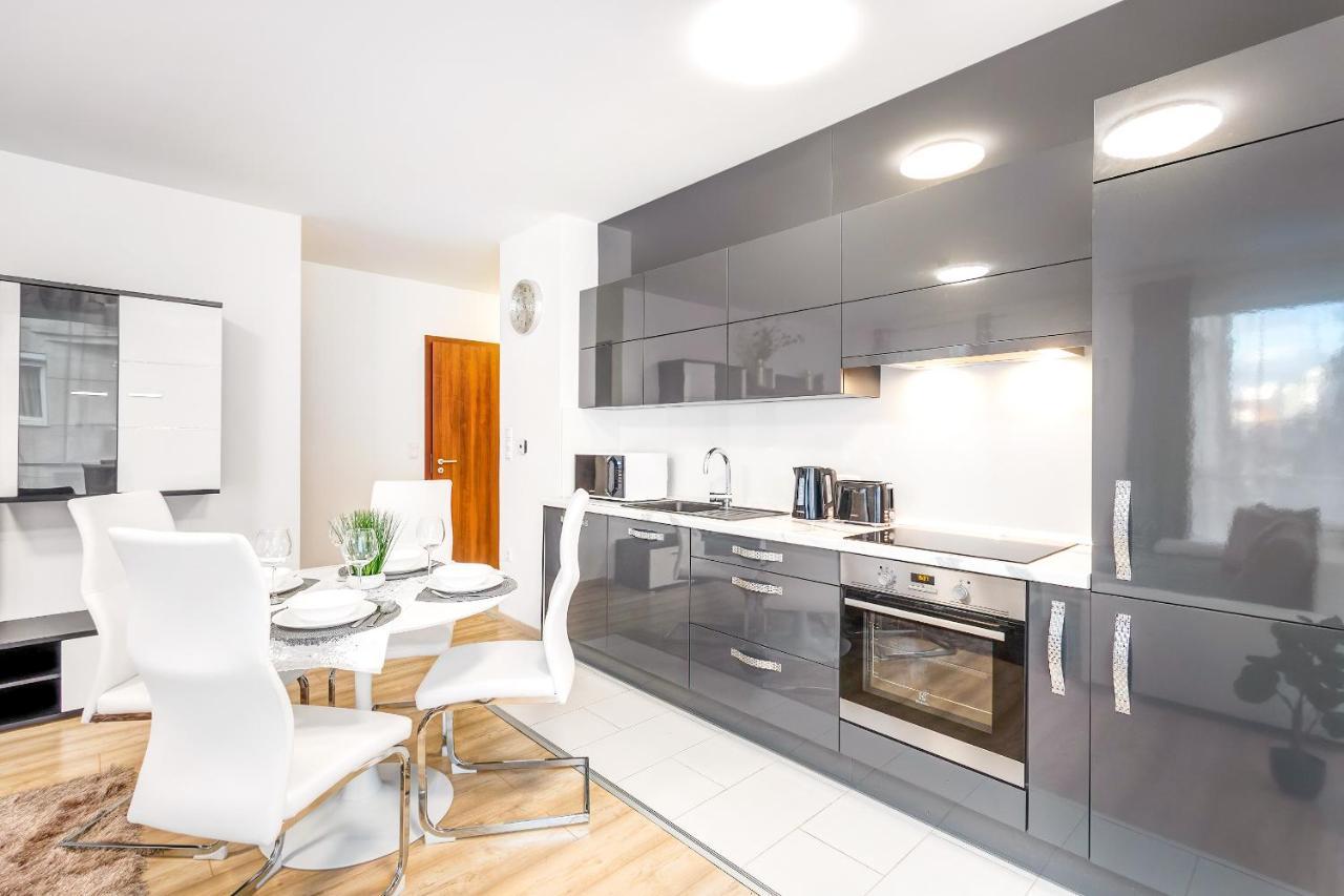 Modern Apartment With Free Garage And Balcony In The Downtown Budapesta Exterior foto