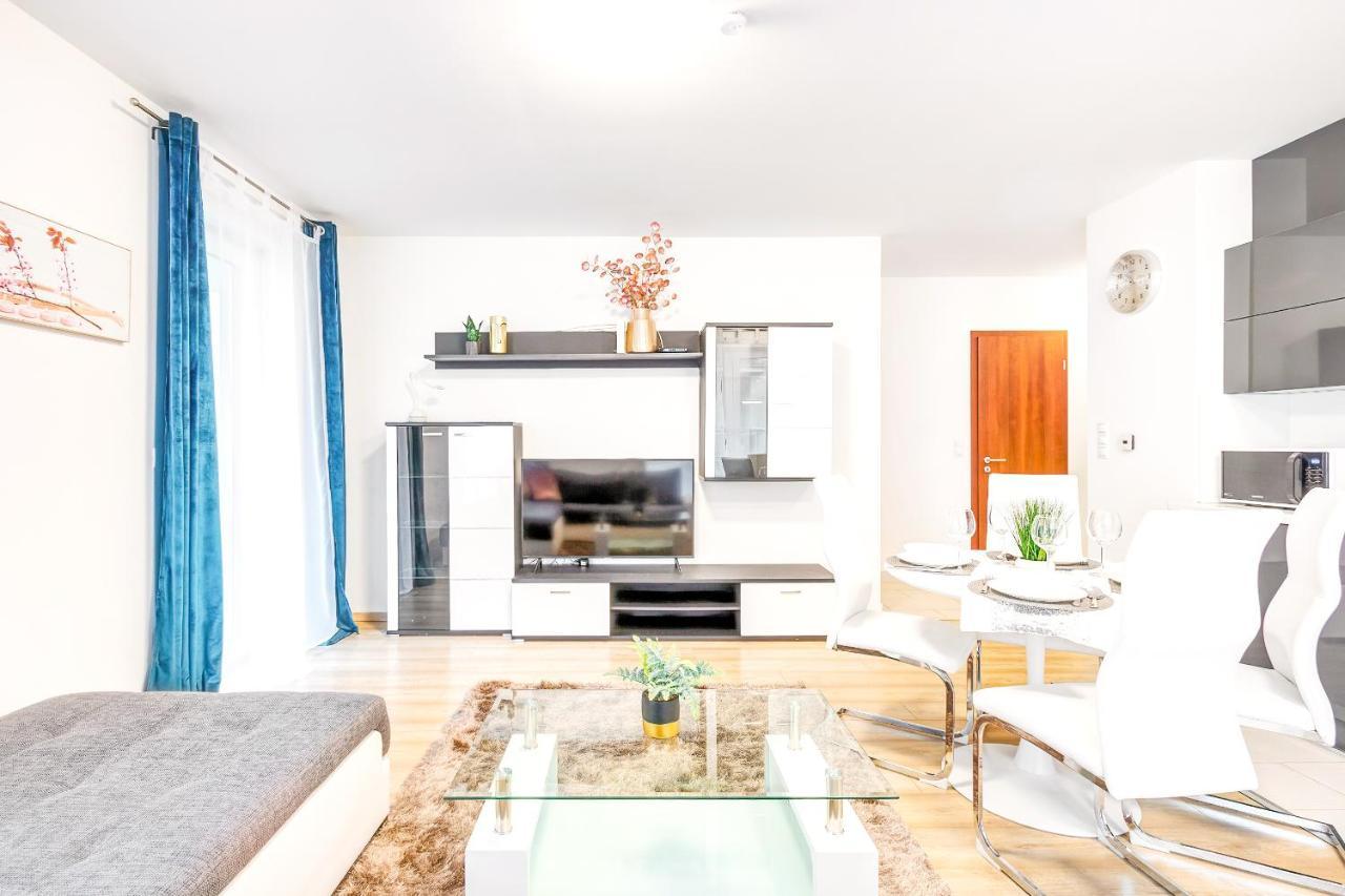Modern Apartment With Free Garage And Balcony In The Downtown Budapesta Exterior foto