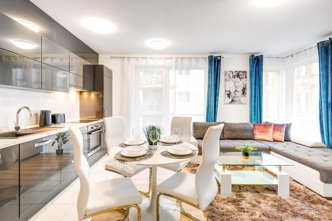 Modern Apartment With Free Garage And Balcony In The Downtown Budapesta Exterior foto