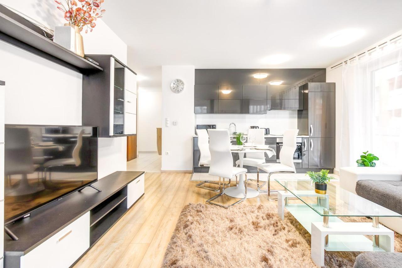Modern Apartment With Free Garage And Balcony In The Downtown Budapesta Exterior foto