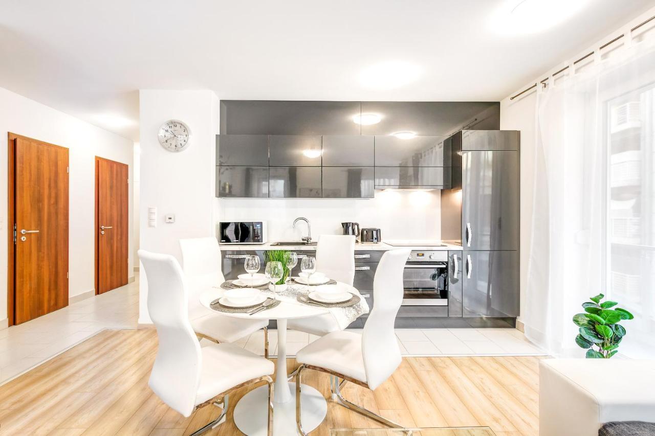 Modern Apartment With Free Garage And Balcony In The Downtown Budapesta Exterior foto