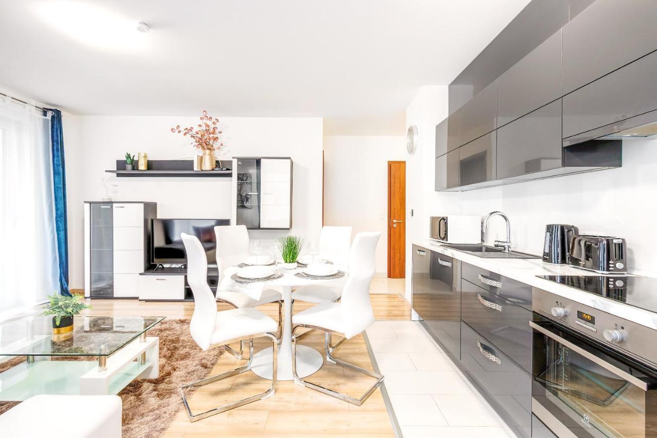 Modern Apartment With Free Garage And Balcony In The Downtown Budapesta Exterior foto